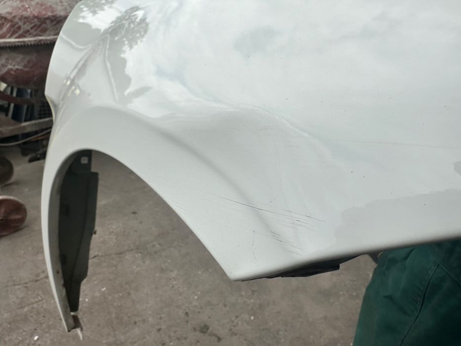 Mercedes B klasa W245 Błotnik przedni prawy biały lakier 650