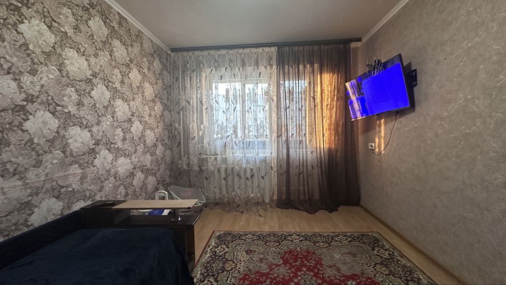 Продаж 3к  мікрорайон озерна
