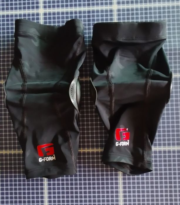 Joelheiras G FORM PRO XS novas.