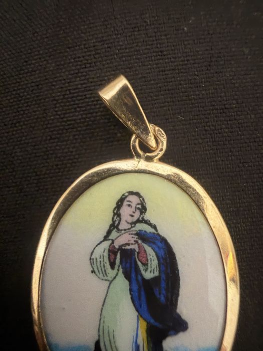 Medalha da Nossa Senhora da Conceiçao,  em ouro.