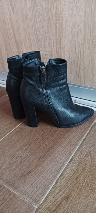 Продам осінньо-весняні чобітки