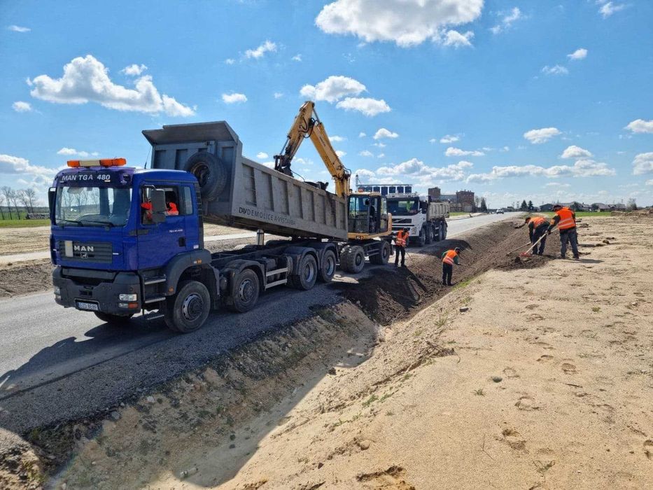 wycinka drzew zieleń nasadzenia  roboty ziemne koparka wywrotka