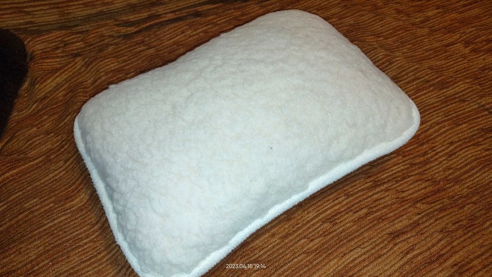 Poduszka z czystej żywej wełny stan bdb