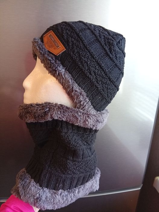 Теплі чоловічі шапки на хутрі та комплекти