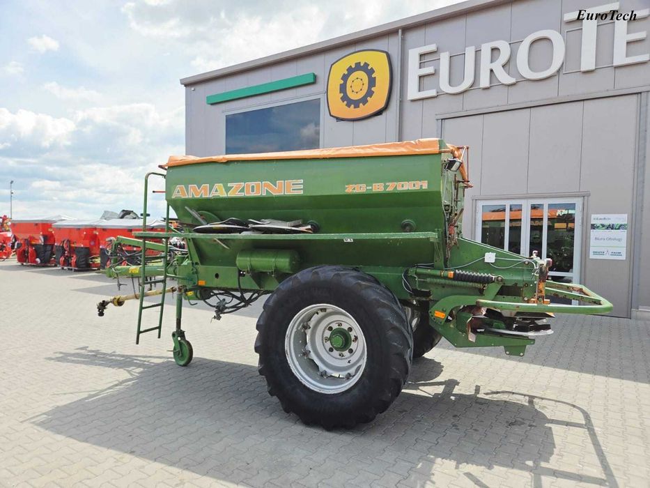 Rozsiewacz ciągany Amazone ZG-B 7001