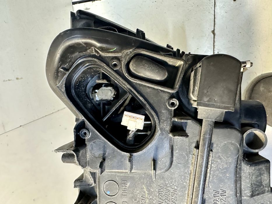 Правая фара Volkswagen Jetta mk7 Led USA 17A941036C