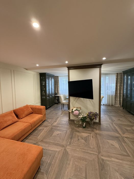 Продаж розкішної трикімнатної квартири