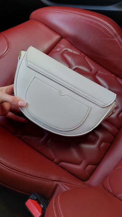 Torebki damskie w czarnym, brązowym i mlecznym kolorach