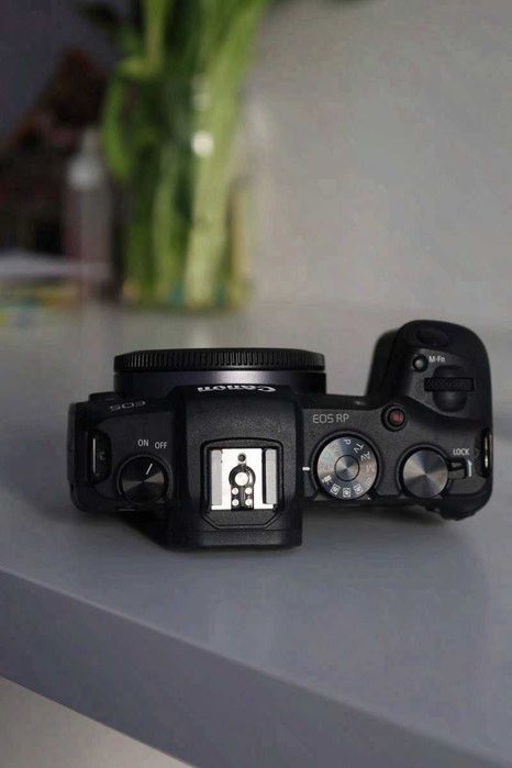 Canon EOS RP + 2 Original Akkus + Ladegerät