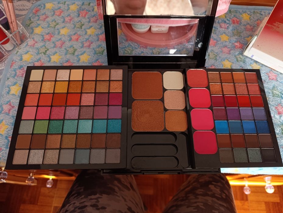 Paleta de maquiagem avon