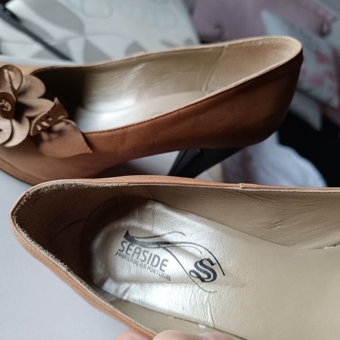 Sapatos compensados em camel em pele n38 novos