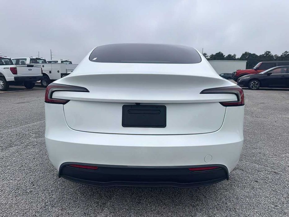 Tesla Model 3      2025