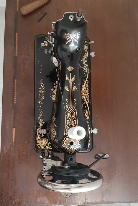 Máquina de costura antiga Naumann (+ de 100 anos)