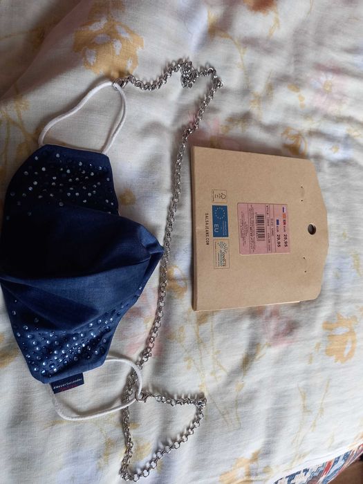 Máscara preta para proteção respiratória, com corrente - Salsa