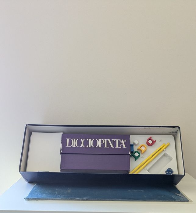 2 jogos de tabuleiro (Trivial Pursuit + Dicciopinta)
