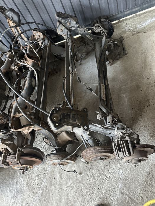 Балка Vw golf 5,6,7  touran jetta 5,6, tiguan 1 Skoda octavia A5 A7  rapid seat altea tolledo підрамник