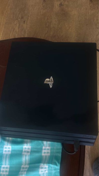 Vendo ps4 1tb,1 comando e 4 jogos
