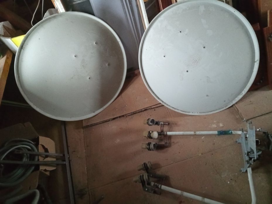 Супутникова антенна тарілка