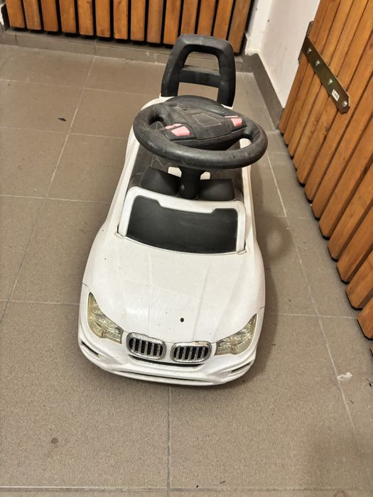 Jeździk pchacz auto