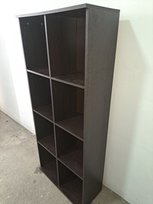 Estante em bom estado