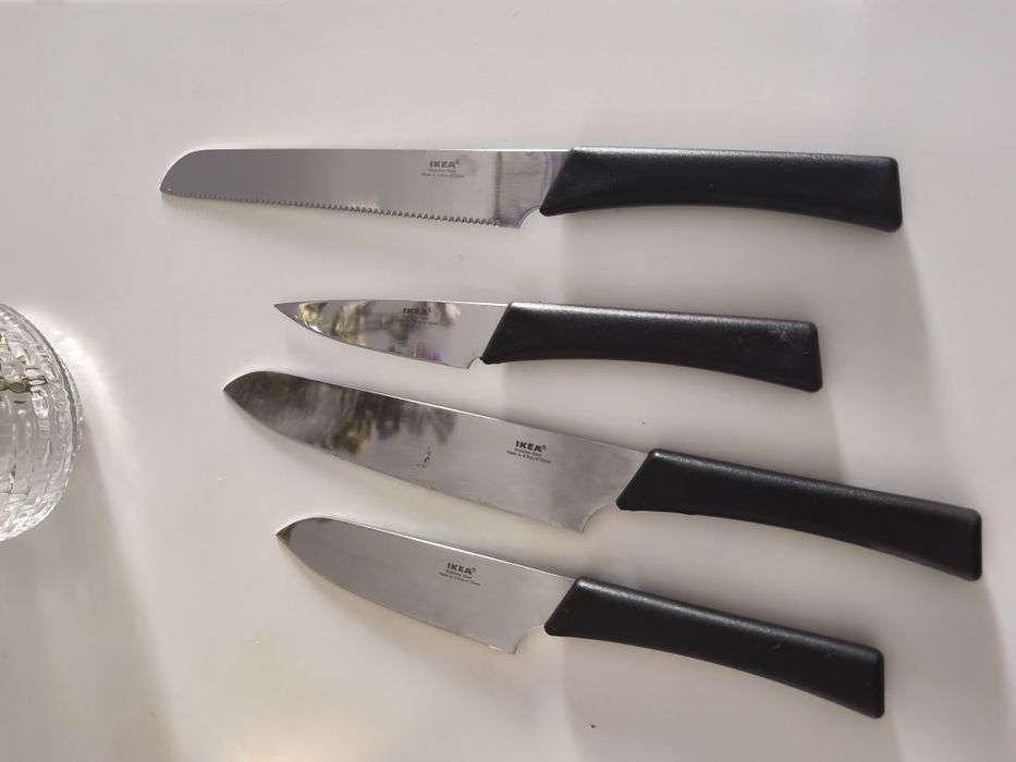Conjunto de 4 facas IKEA com suporte