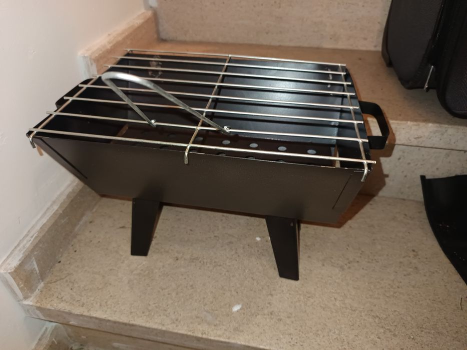 Grelhador raclet  novo e outro com carvão