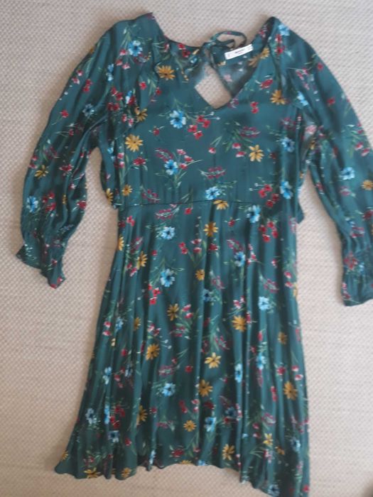 Vestido verde da Mango, com flores