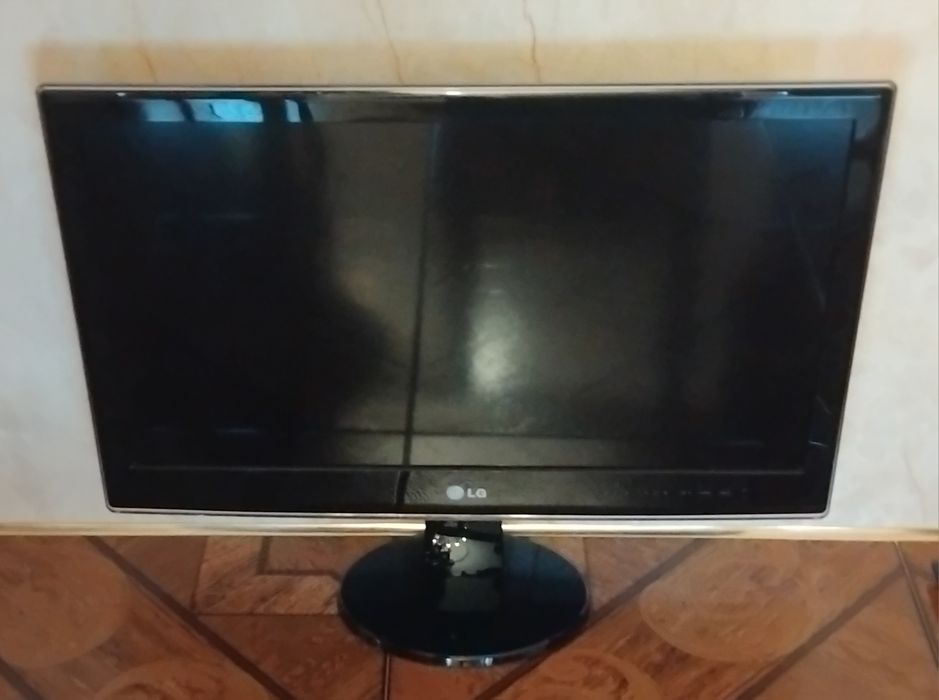 Телевизор 32" (83см)
