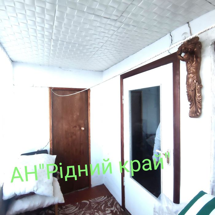 Дешево продається капітальна 2 пов. цегляна дача з ділянкою .