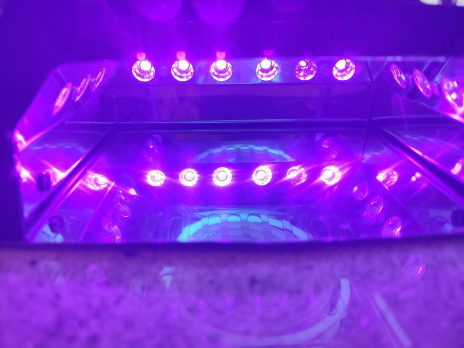 Lampa UV do paznokci z zasilaczem.