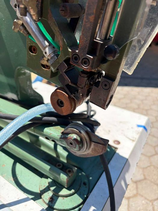 Maquina meter fita no calçado sagitta