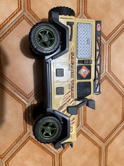 Camião Safari de 35cm com luzes e sons