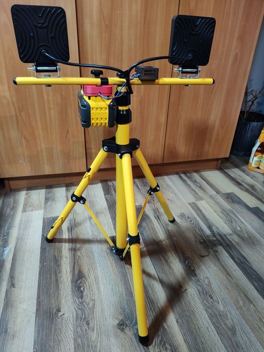 Akumulatorowa lampa robocza 12-24V