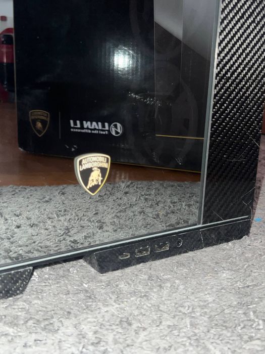 Lian Li O11D EVO RGB Lamborghini Edition + 6x Corsair QL120 RGB