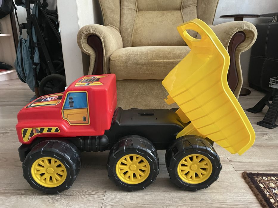 Самосвал-гигант Technok