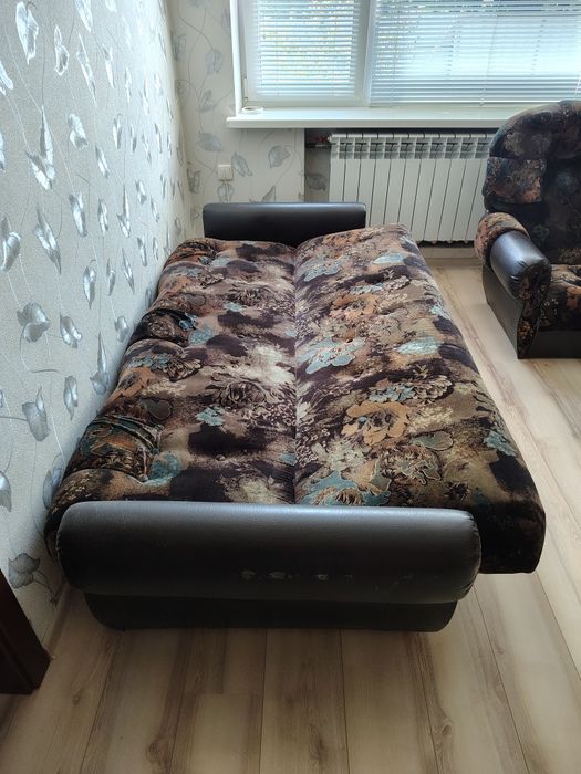 Продам диван та два крісла