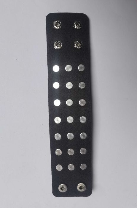 Pieszczocha, bransoletka: 3-rzędowe kolce stożki (metal, gothic, punk)