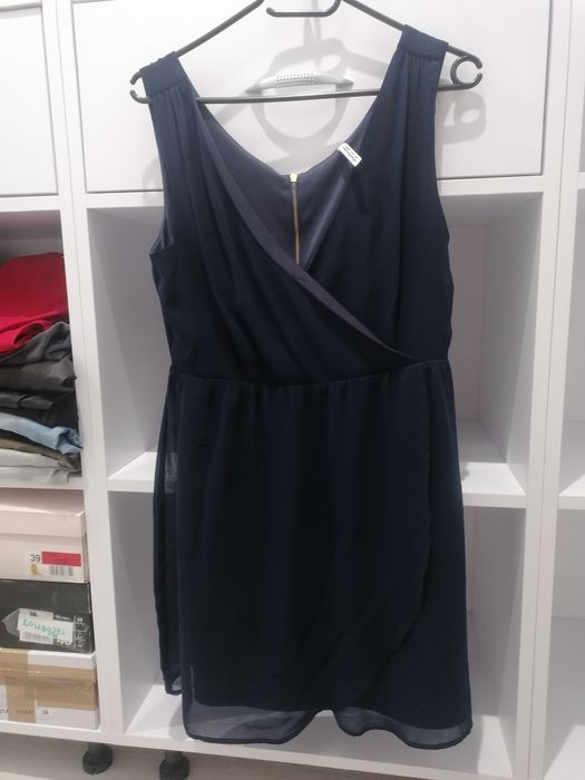 Tiulowa sukienka Stradivarius l