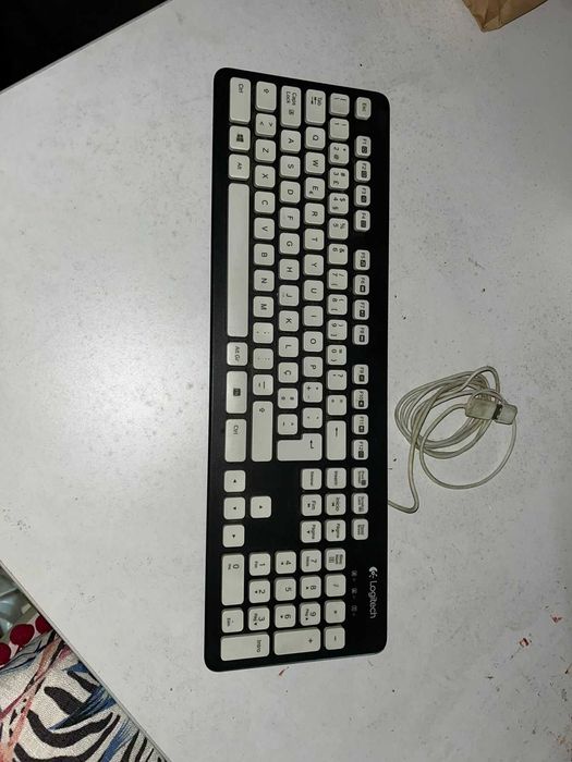 Teclado Logitech com Fio
