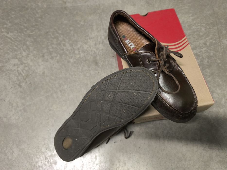 Mocasines sapatos de vela pele natural Alex n 44
N 44-44.5
Marca Alex