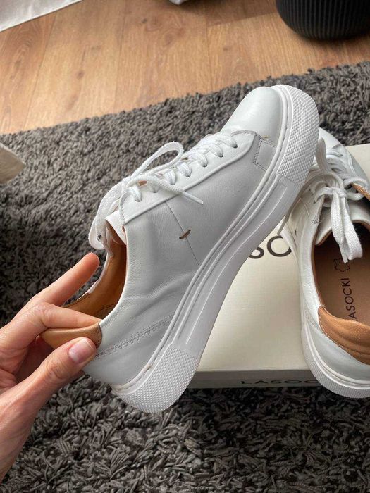 Женские белые кожаные кеды