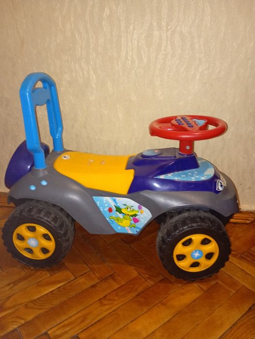 Продам машинку бегунок.