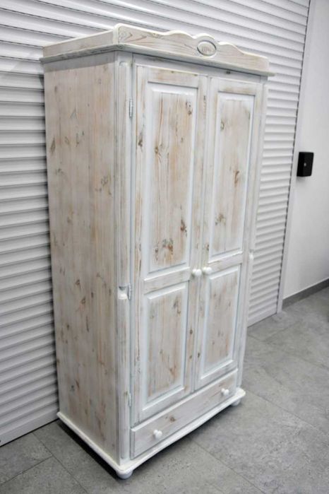 szafa z drewna sosnowego - jak nowa