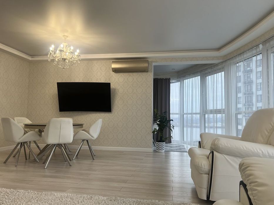 Світла та затишна 3-к квартира 125 м²з видом на Дніпро  ЖК Зарічний