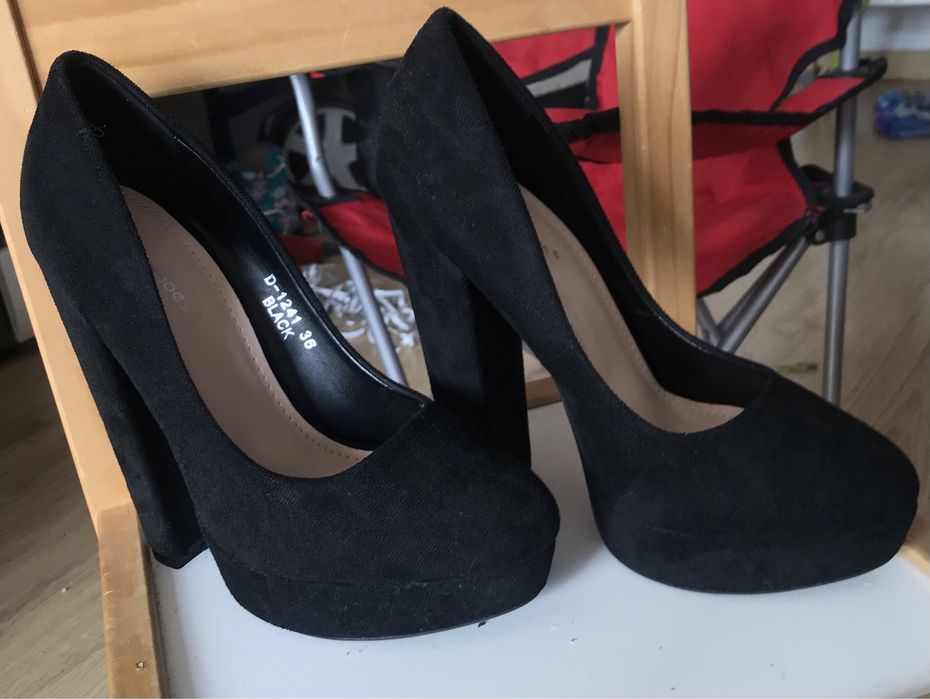 Nowe 36 czółenka na słupku zamszowe welurowe czarne