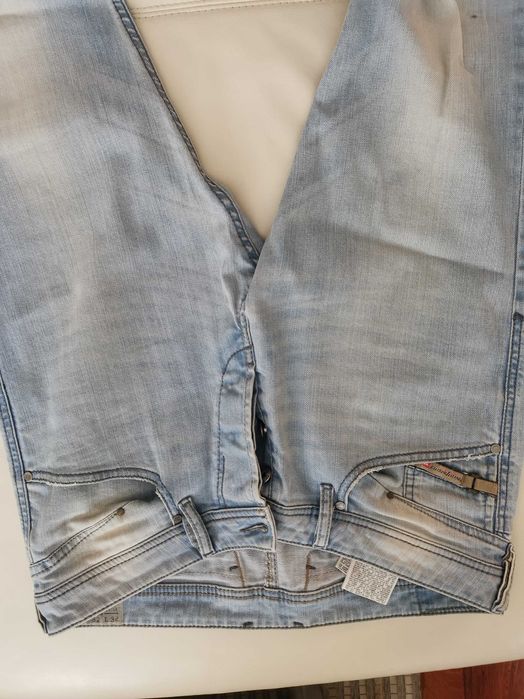 DIESEL spodnie jeansowe Model BELTHER  rozm. W 32 L 34 używane