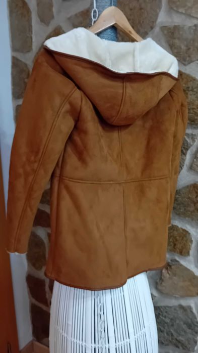 casaco em camel com pêlo