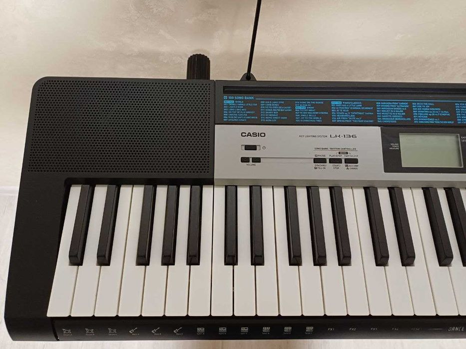 Синтезатор Casio LK-136 + Подарунки.