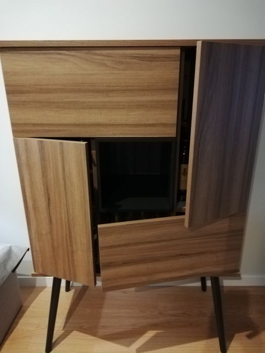 Aparador E móvel bar antarte para desocupar.