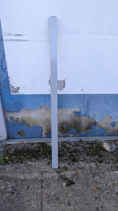 Prateleiras metálicas e acessórios